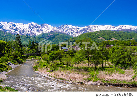 （長野県）濁流の姫川、大出の吊橋と北アルプス 53626486