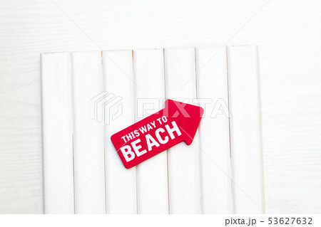 THIS WAY TO BEACH THIS WAY TO BEACH 53627632