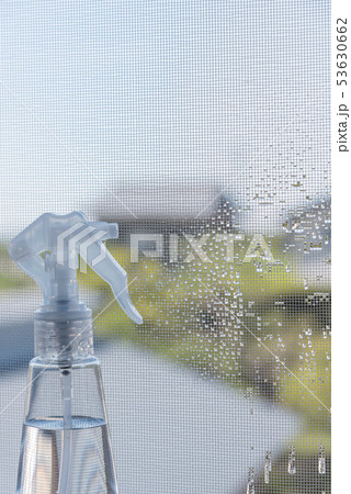霧吹きと網戸 霧吹きと網戸 53630662