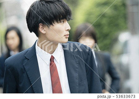 高校生　通学路 53633673