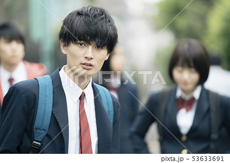 高校生 通学路 高校生 通学路 53633691