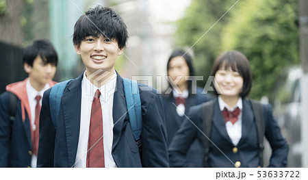 高校生 通学路 高校生 通学路 53633722