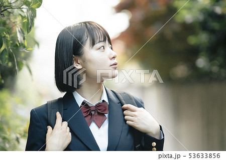 高校生　通学路 53633856