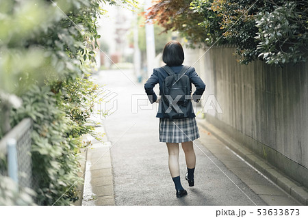 高校生　通学路 53633873