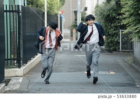 高校生 通学路 友達 高校生 通学路 友達 53633880