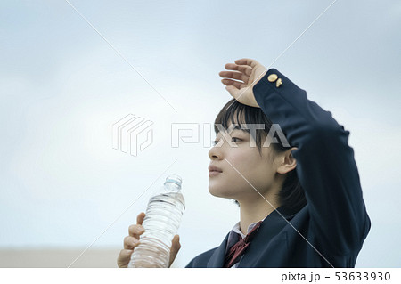 高校生 屋上 水分補給 高校生 屋上 水分補給 53633930