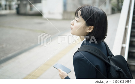 高校生　通学路 53633994