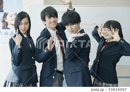 高校生　勉強　塾　予備校　仲間 53634097