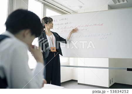 塾　予備校　講師 53634252