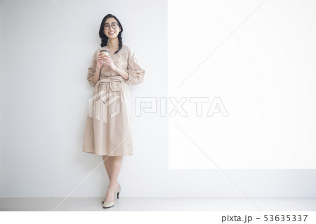 若い女性・コーヒーブレイク 53635337