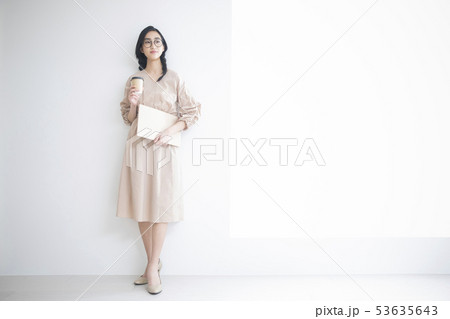 若い女性・コーヒーブレイク 53635643