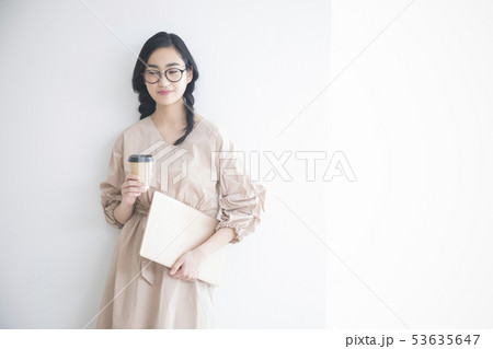 若い女性・コーヒーブレイク 53635647