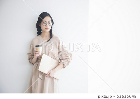 若い女性・コーヒーブレイク 53635648