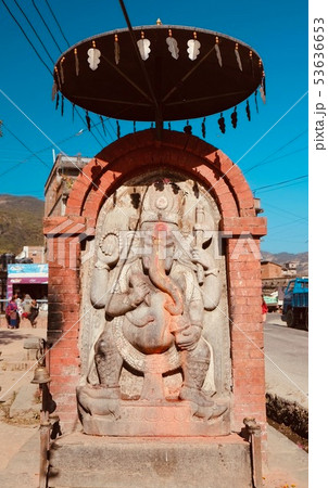 ネパールのカトマンズ盆地にあるガネーシャ像 ネパールのカトマンズ盆地にあるガネーシャ像 53636653