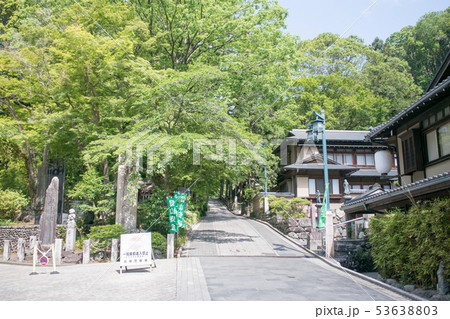 高尾山　高尾山薬王院　表参道　登山道一号路　登山口付近の風景 53638803