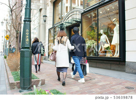 みゆき通りを行く 53639878