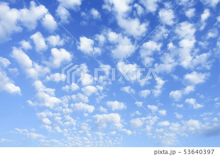 空と雲のバックグラウンド 空と雲のバックグラウンド 53640397