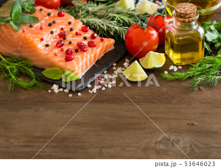 Salmon with vegetables, olive oil and herbs 53646023