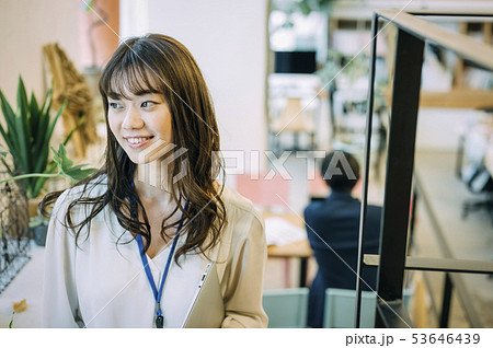 クリエイティブオフィス ビジネスウーマン 撮影協力:Studio Roaster クリエイティブオフィス ビジネスウーマン 撮影協力:Studio Roaster 53646439