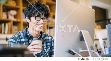 クリエイティブオフィス　ビジネスマン　撮影協力：Studio Roaster 53646498