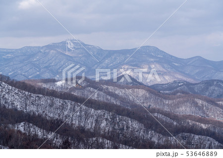 曇り空の雪山 曇り空の雪山 53646889