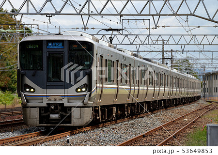 東海道本線を走る225系新快速電車 53649853