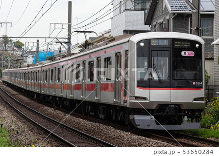 東急東横線5000系 東白楽駅 東急東横線5000系 東白楽駅 53650284
