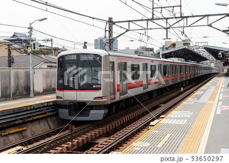 東急東横線5000系 東白楽駅 東急東横線5000系 東白楽駅 53650297