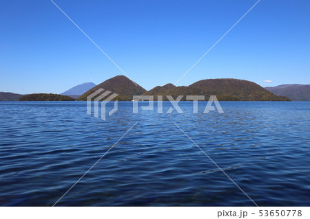 北海道　壮瞥　洞爺湖の風景 53650778