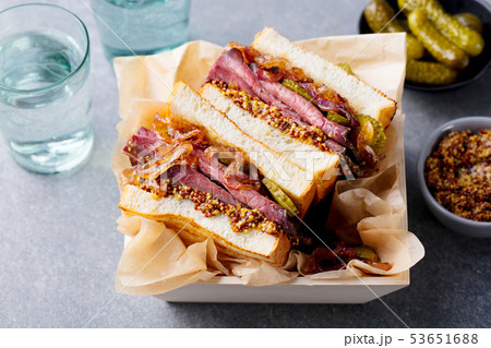 Sandwich with roast beef in wooden box. Top view. 53651688