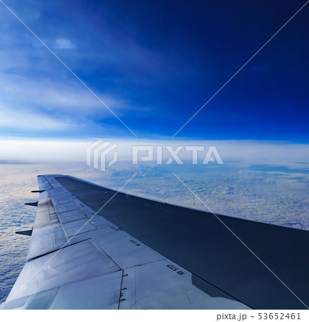 [交通イメージ] 旅客機の座席からの眺め 53652461