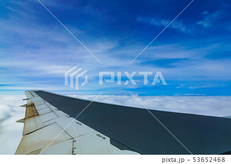 [交通イメージ] 旅客機の座席からの眺め 53652468