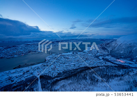 ノルウェーの絶景　トロムソの街並み Tromsø Cable Car 53653441