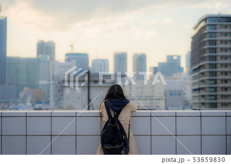 彼氏との別れ　落ち込む女性 53659830