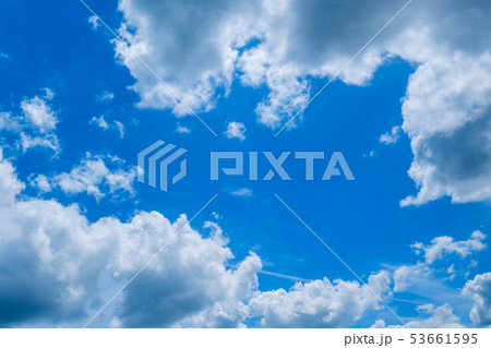 【写真素材】 青空 空 雲 初夏の空 背景 背景素材 6月 コピースペース 【写真素材】 青空 空 雲 初夏の空 背景 背景素材 6月 コピースペース 53661595