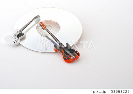ギターとベースとCD ギターとベースとCD 53663225