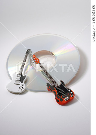 ギターとベースとCD ギターとベースとCD 53663236