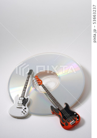 ギターとベースとCD ギターとベースとCD 53663237