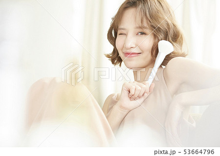 女性　ビューティー 53664796