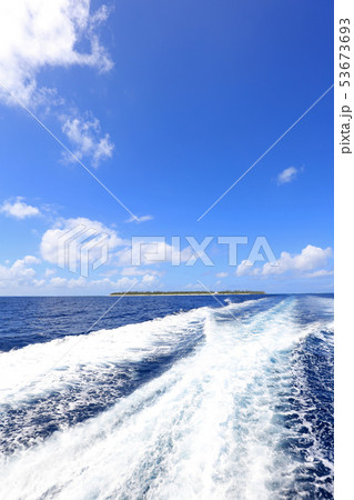 美しい沖縄の海と航跡 美しい沖縄の海と航跡 53673693