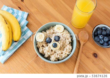 Kids breakfast oatmeal porridge in shape of bear 53674126