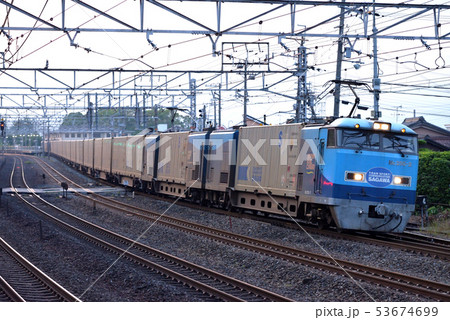 早朝の東海道を下るM250系スーパーレールカーゴ 53674699
