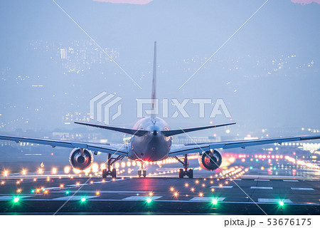 夜の飛行機 夜の飛行機 53676175