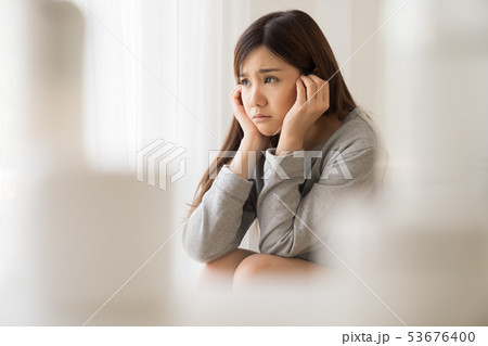 女性 体調不良 女性 体調不良 53676400