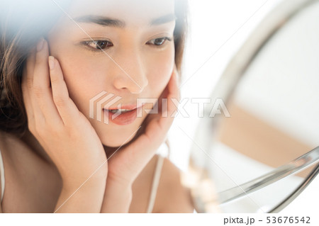 女性　ビューティー 53676542