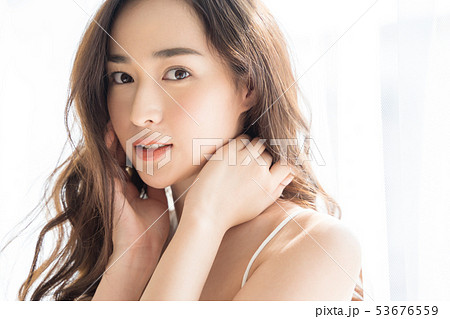 女性　ビューティー 53676559