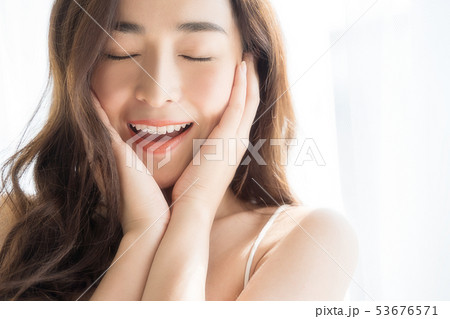 女性　ビューティー 53676571