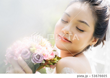 女性　ブライダル 53676605