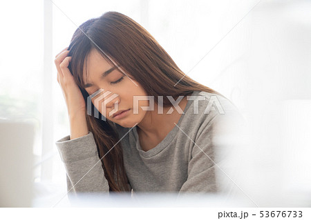女性　体調不良 53676733