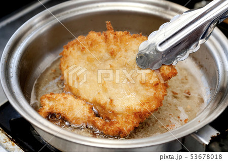 チキンササミカツ(調理中) チキンササミカツ(調理中) 53678018